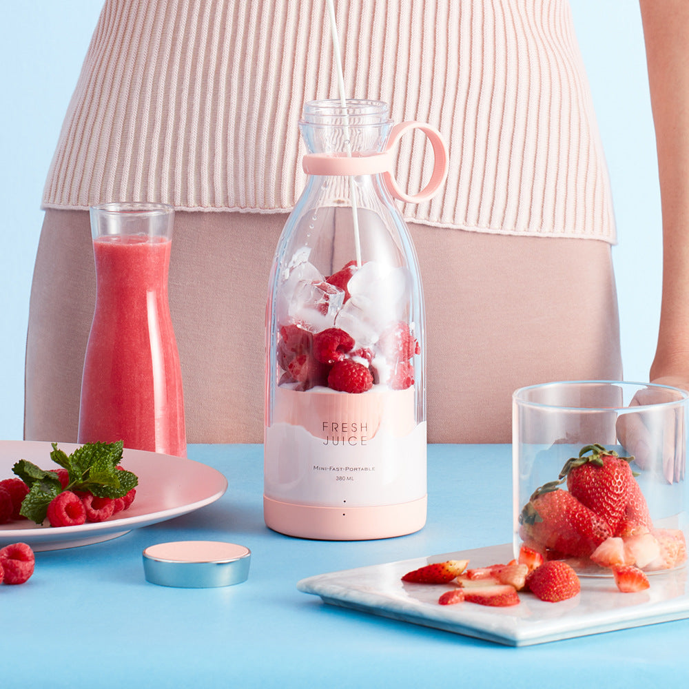 Portable USB Rechargeable Fruit Juicer Cup