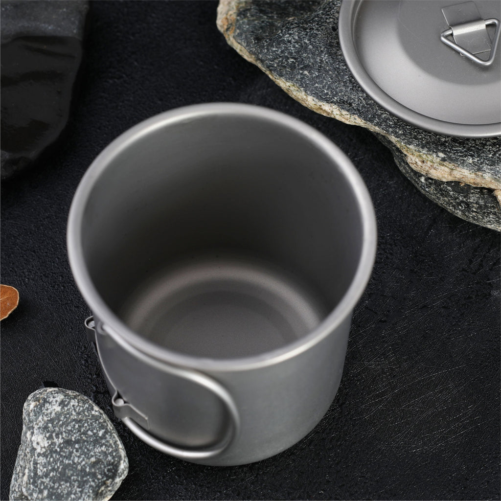 Tasse pliable en titane pour le camping et les voyages